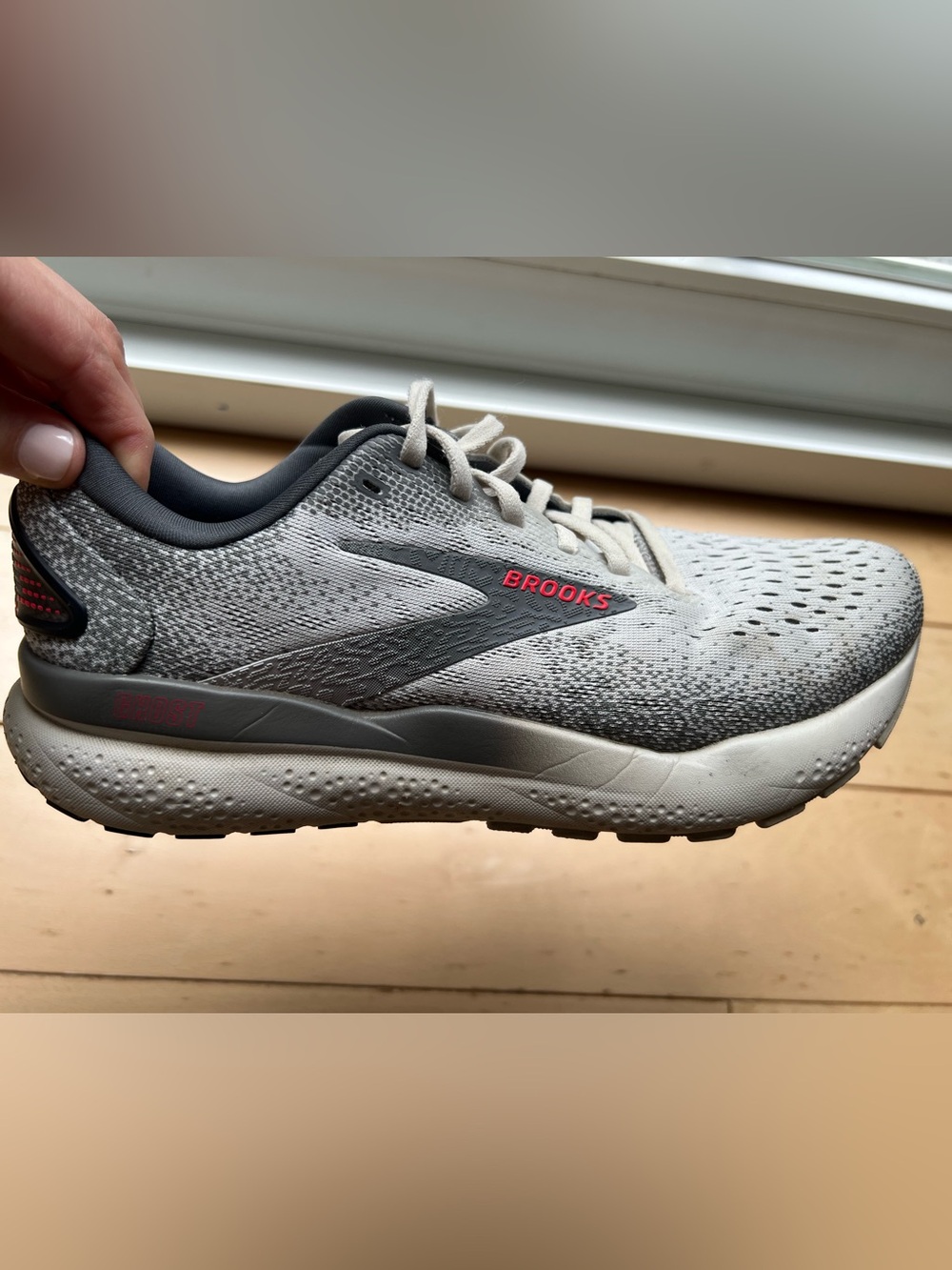 Brooks Ghost 16 Women's Light Gray Athletic Running Shoes